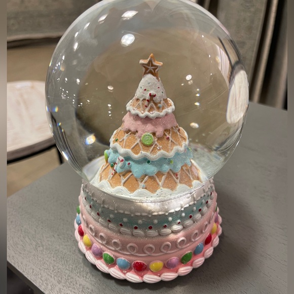 Cupcakes & Cashmere Pink Gingerbread Tree Musical Snowglobe 🩷🎄NWT Viral - Picture 4 of 6